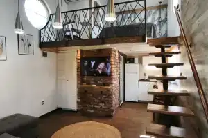 Светлая и просторная студия в чудесном саду для отдыха под шум моря