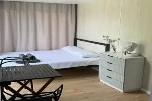 Уютный панорамный домик в глэмпинге у моря