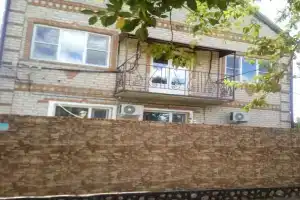 Отель «Солнечный», Павловск