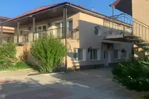 Гранд Мари, Заозёрное