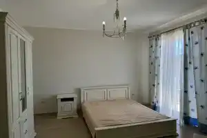 3-комнатная квартира с балконом в центре - 7 минут до моря