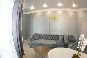 Апартаменты «Уютная Евротрешка на Крайнова 3»