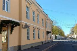 Дом Трувеллера F&F, Петергоф