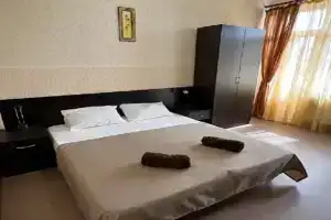 Четырёхместный номер улучшенный, Вардане