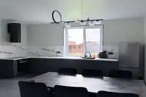 Двухэтажный современный дом с 3 спальнями, Судаково
