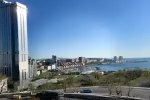 Апартамент с прекрасным видом на море и яхт-клуб, Владивосток