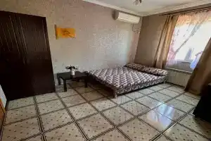 Комната, Адлер