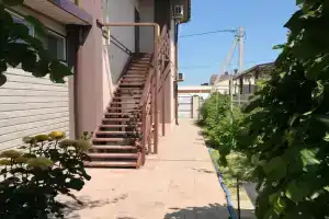 3х-4х ком. квартира в частном доме, тихий район, не далеко от моря