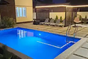 Дом с баней и бассейном, Марьянская
