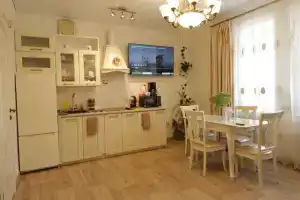 Сталинка у Кремля в центре