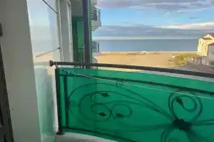 Уютная квартира возле самого моря с балконом, Адлер