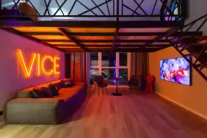 Паруса 297А | NEON VICE | Панорамное окно | 23 этаж | Вид на 50 лет ВЛ, Тюмень