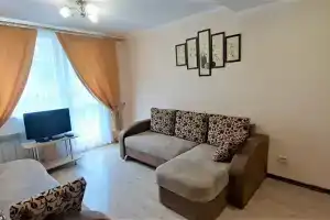 Недалеко от моря квартира с гаражом и зоной отдыха, Алушта