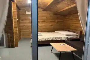 Четырёхместный номер у моря 2, Цандрипш