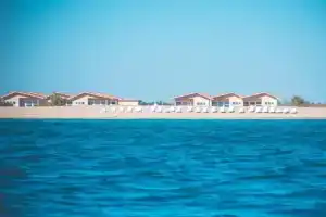Деревенька на море, Штормовое