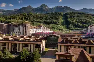 Маунтин Виллас, Эсто-Садок