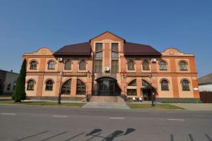 Постоялый Двор Гринн, Свобода