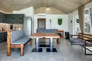 Гостевой дом у Чернухи, Лучистое