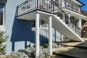 Трёхместный номер стандарт, Головинка