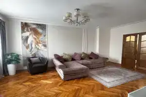 Трехкомнатная квартира в самом центре