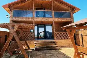 Уютный коттедж на берегу в Рыбном