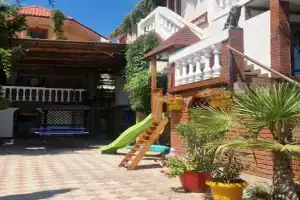Комфортный двухэтажный дом под ключ, Судак