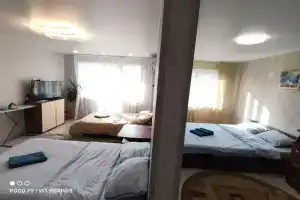 Двухкомнатные апартаменты с балконом в центре