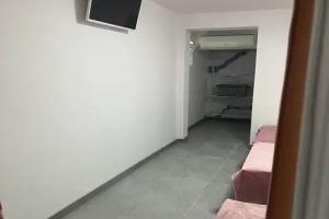 Трёхместный номер с ванной комнатой, Лоо
