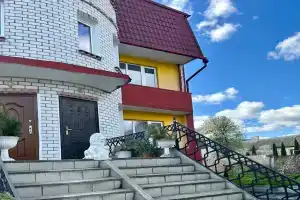 "Ольгин дворик", сеть квартир в одном доме, бесплатная парковка, баня