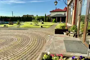 Загородный дом с бассейном
