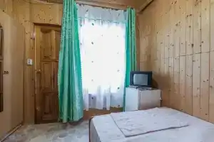 Трёхместный номер эконом, Лоо