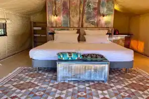 Лодж на холме с видом на озеро