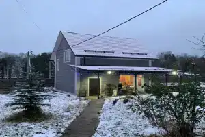 Дом у леса в минуте от города
