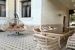 Вместительный, ухоженный участок со всеми удобствами в центре Ташкента