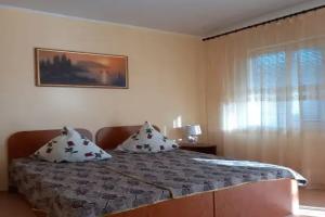 Трёхместный номер, Береговое