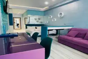 Апартамент с видом на бассейн и море