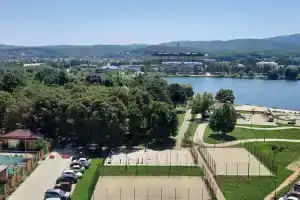 Лебединая Верность на Озере 3, Горячий Ключ