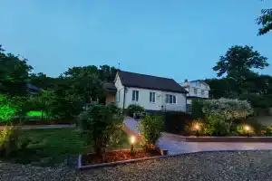 Уютный загородный дом с красивой мангал зоной, Трудовое