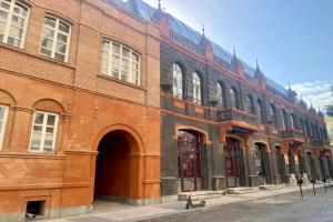 Heart of Yerevan City Center Luxury Apartments, Ереван
