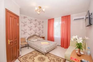 Двухместный Стандарт с двуспальной кроватью и дополнительным местом, Береговое