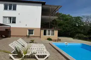 Частный дом рядом с Византийским храмом