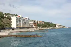 Номер на берегу моря, Отрадное