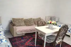 Уютная комната у подножия крепости Нарын Кала