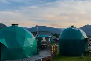 Новый современный дом с видом на горы