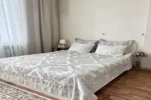 Студия с балконом, Каменоломни