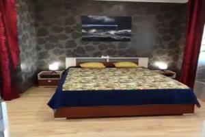 Семейный номер с камином и террасой