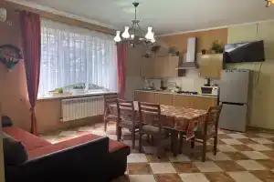 Уютный дом у моря, Голубицкая