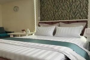 Дизайнерские 2 ком. апартаменты возле замка