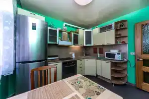 Трёхкомнатная в спальном месте рядом с центром