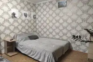 Квартира рядом с КПП, Калининец